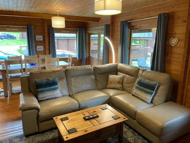 Luxury 3 Bedroom, 3 Bathroom Lodge With Hot Tub Llanbedr (Gwynedd) Exterior foto