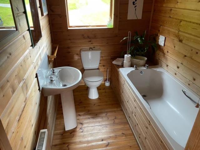 Luxury 3 Bedroom, 3 Bathroom Lodge With Hot Tub Llanbedr (Gwynedd) Exterior foto